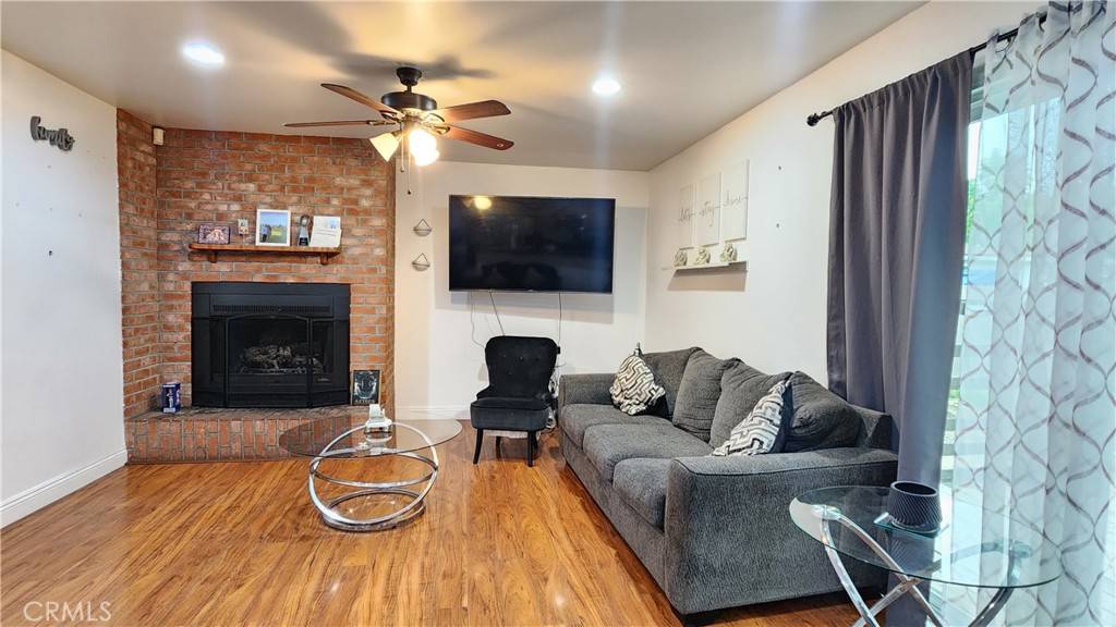Ventura, CA 93001,48 Bard LN