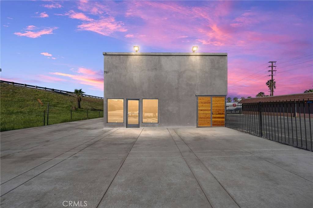 Redlands, CA 92374,701 Texas ST