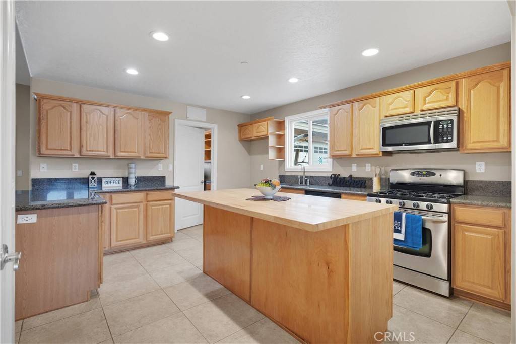 Oak Hills, CA 92344,5378 Bellflower ST