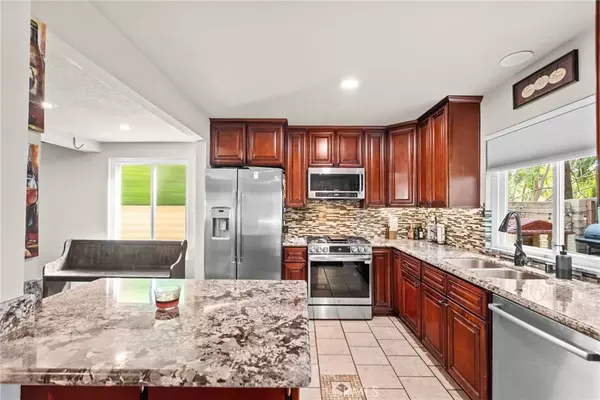 Saugus, CA 91350,27639 Open Crest DR