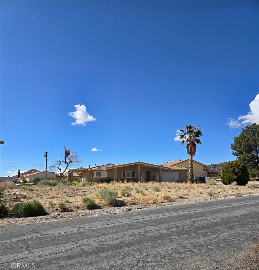 16420 Malahat RD, Apple Valley, CA 92307