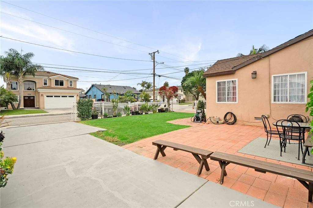Lakewood, CA 90715,20822 Roseton AVE