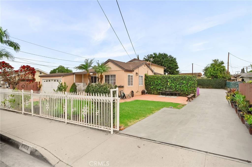 Lakewood, CA 90715,20822 Roseton AVE