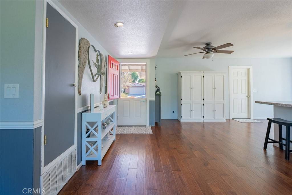 Simi Valley, CA 93065,2287 Trinway AVE