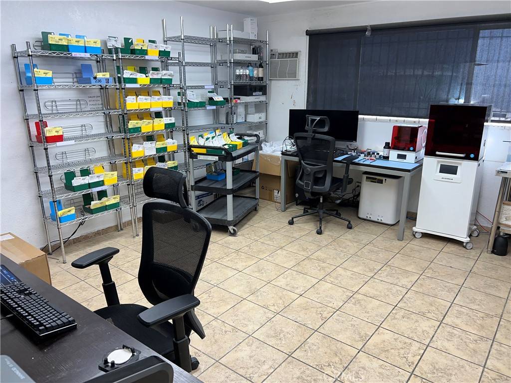 Long Beach, CA 90806,641 W Willow ST