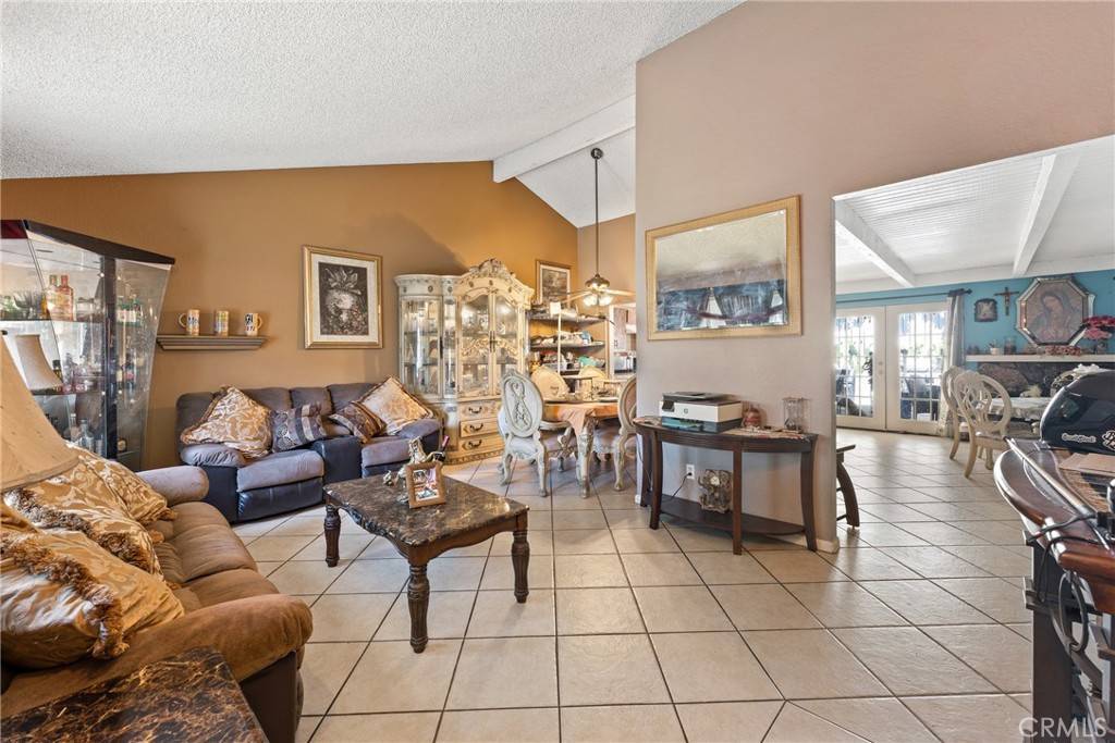 Rialto, CA 92376,860 3rd ST