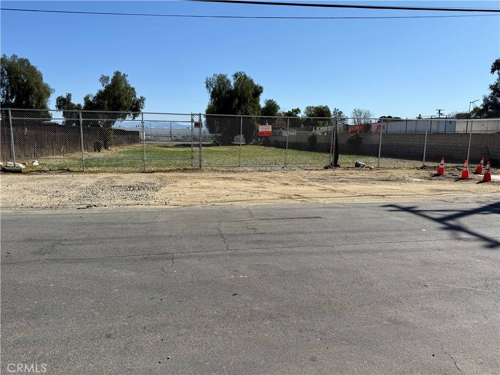 Ontario, CA 91761,998 E California ST