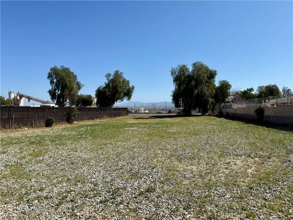 Ontario, CA 91761,998 E California ST