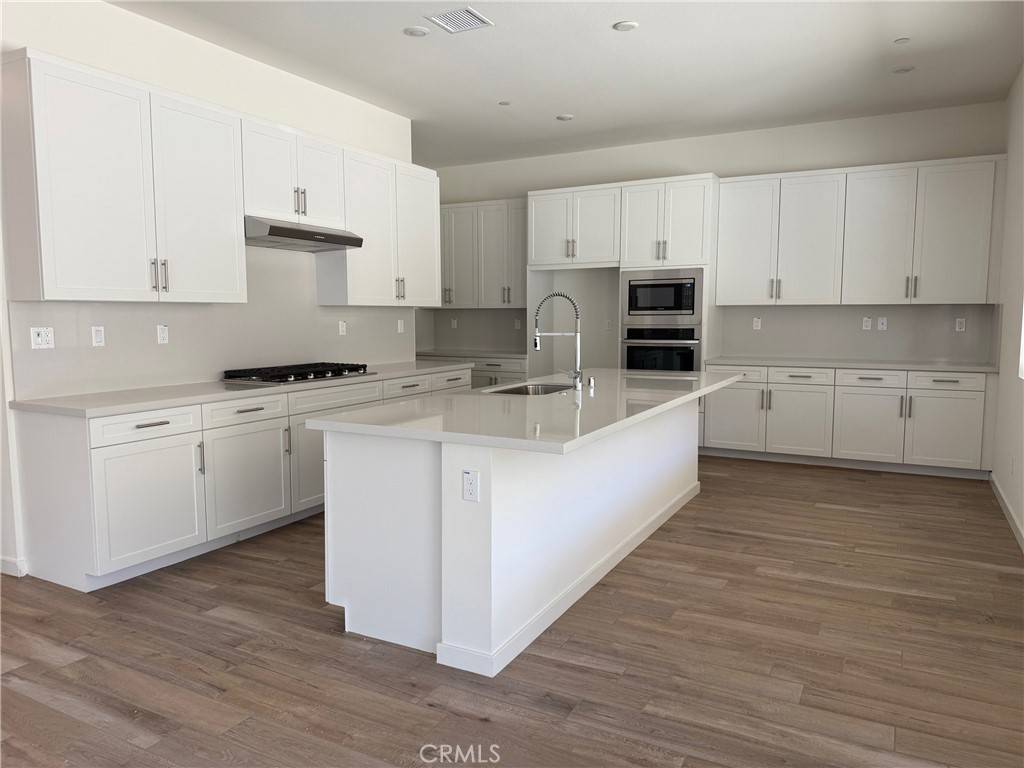 Fontana, CA 92336,15994 Conservatory DR