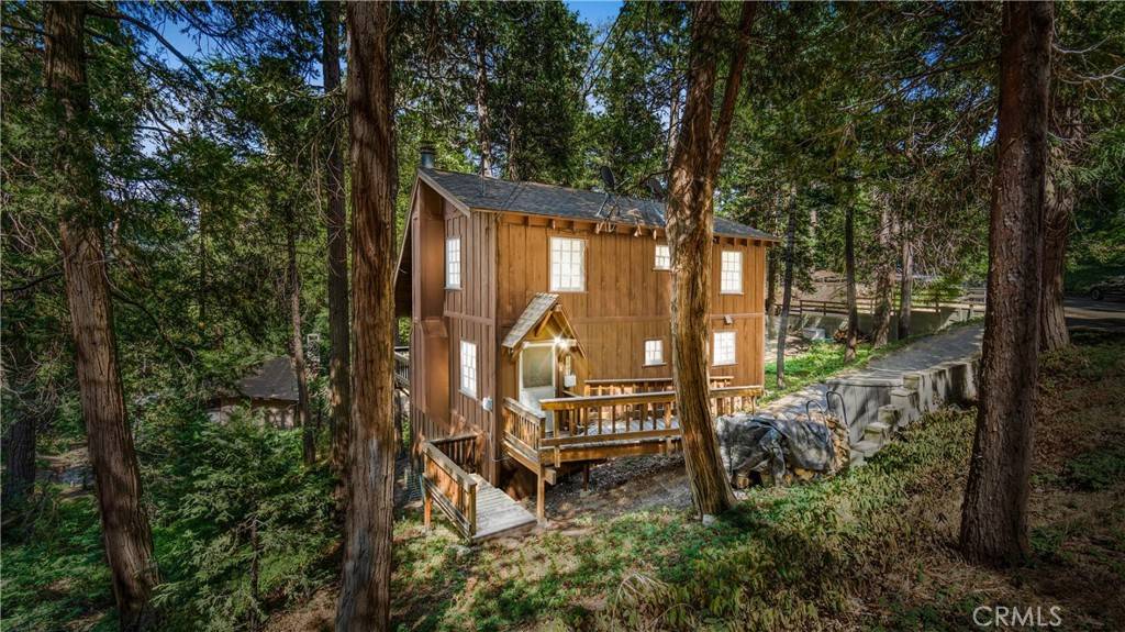 1205 Jungfrau DR, Crestline, CA 92325