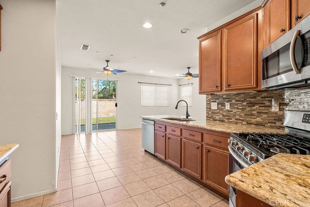 Fontana, CA 92337,17108 Red Ash CT
