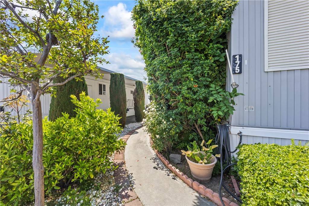 Chatsworth, CA 91311,21500 Lassen #175