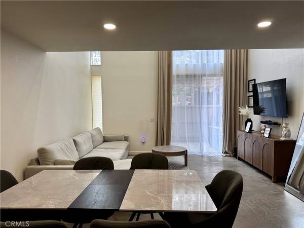 Santa Ana, CA 92701,1074 Cabrillo Park DR #D