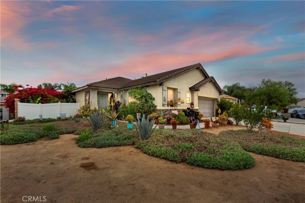 274 Holiday LN, Perris, CA 92571