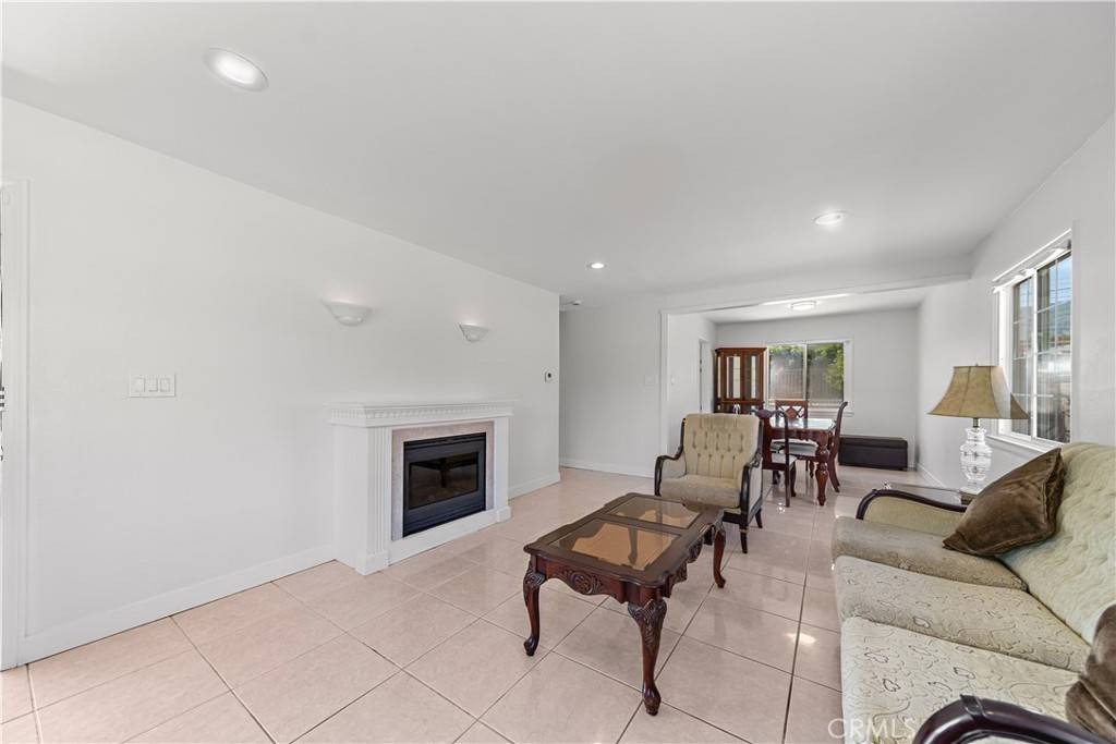 Glendora, CA 91740,2015 E Petunia ST