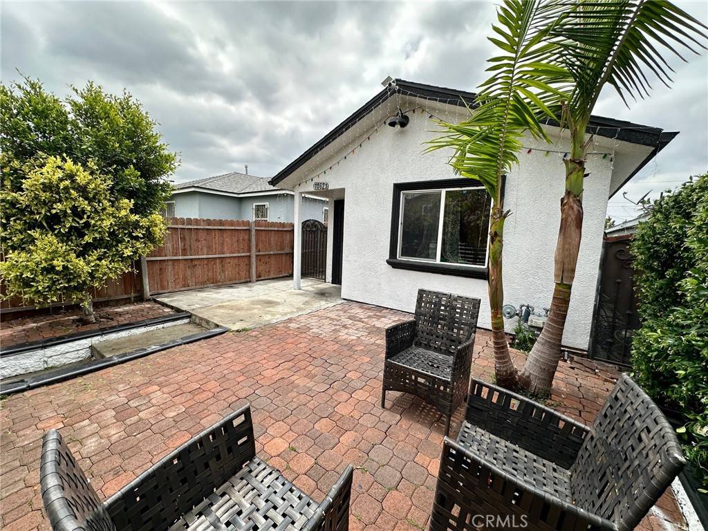 Los Angeles, CA 90002,10621 Kalmia ST