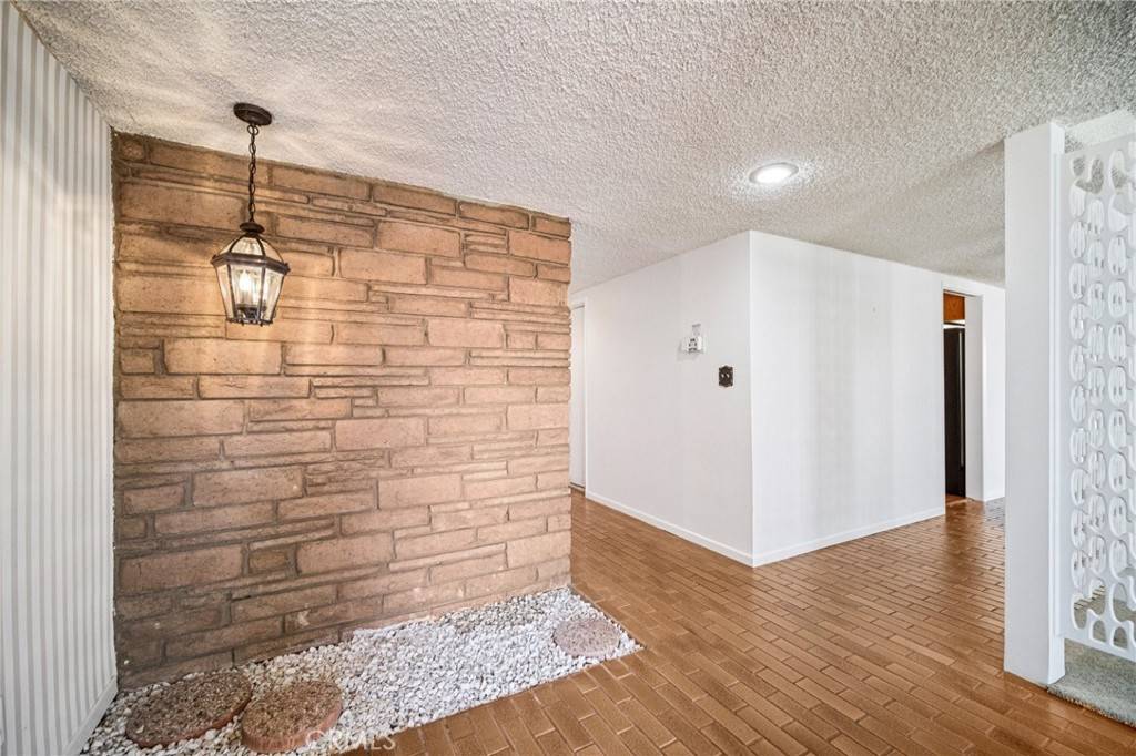 Granada Hills, CA 91344,17214 Midwood DR