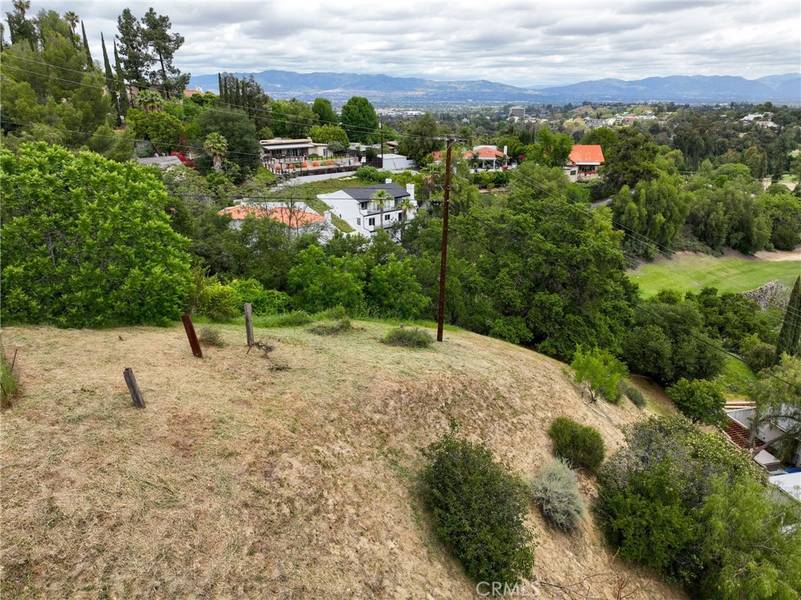 21460 Arcos DR, Woodland Hills, CA 91364