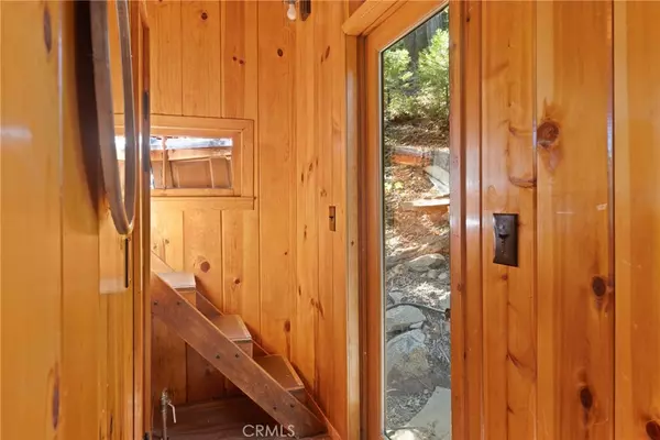 Crestline, CA 92325,956 Mercury WAY