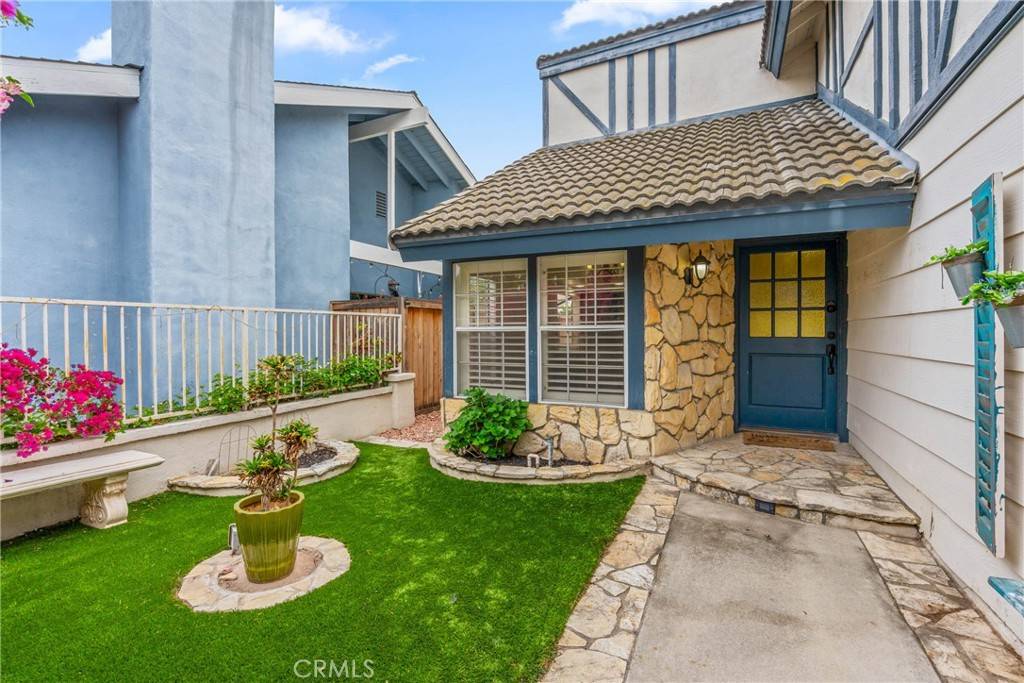 Laguna Hills, CA 92653,25012 Carol LN