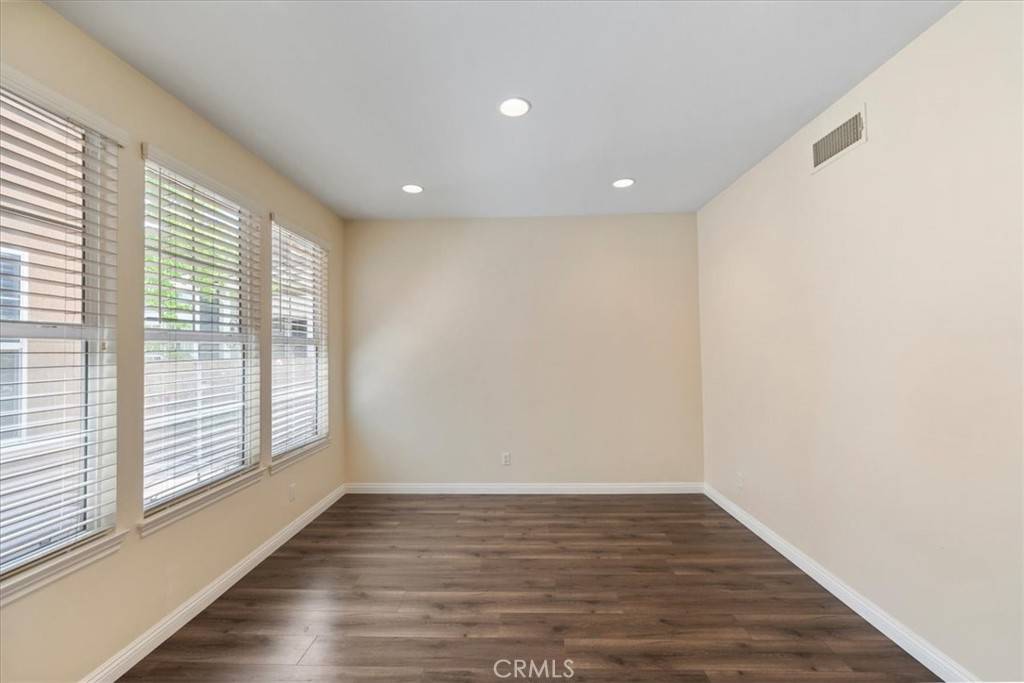 Valencia, CA 91355,27020 Island RD