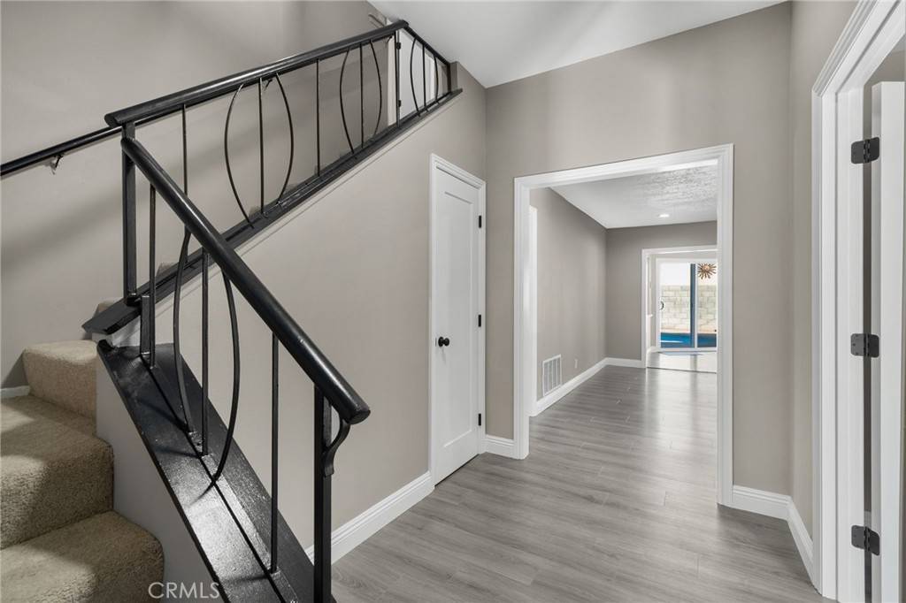 Redlands, CA 92373,725 Robinhood LN