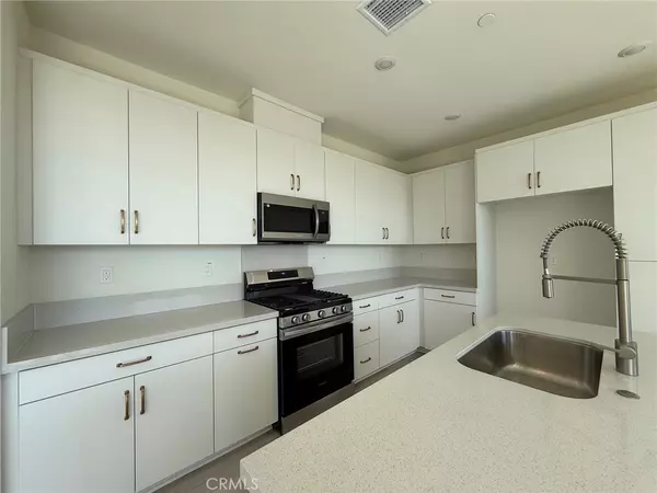 Fontana, CA 92336,15893 Blue Copper WAY