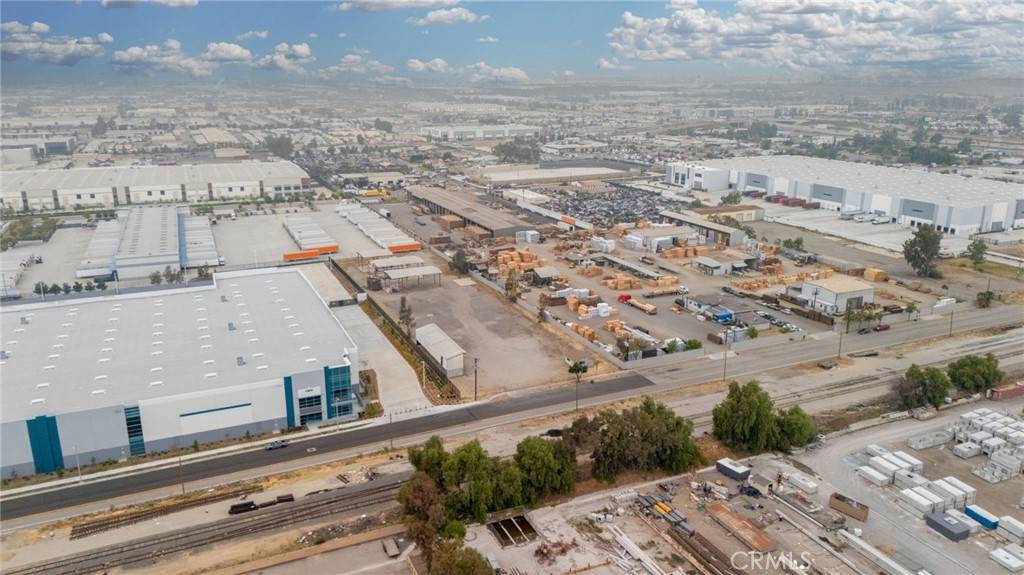 Fontana, CA 92337,10712 Live Oak AVE