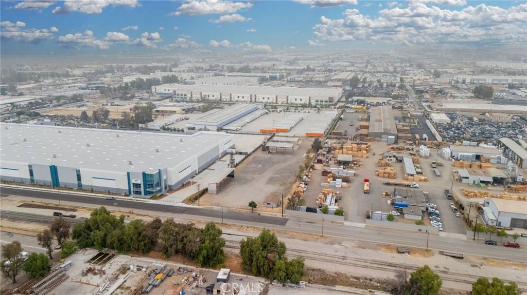Fontana, CA 92337,10712 Live Oak AVE