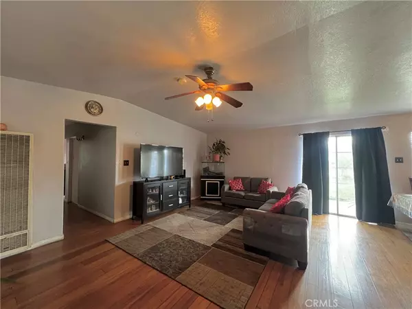 Rialto, CA 92376,527 E King ST