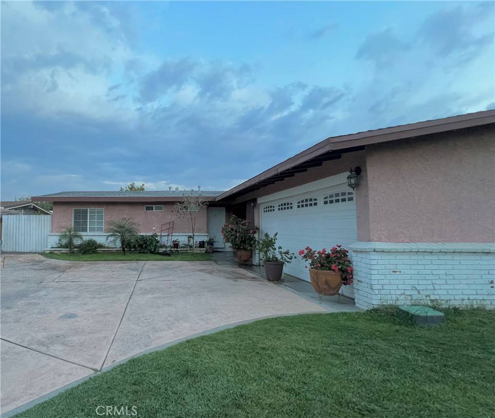 Rialto, CA 92376,527 E King ST