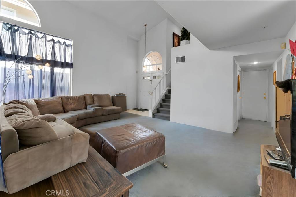 Fontana, CA 92336,14028 Yorktown CT