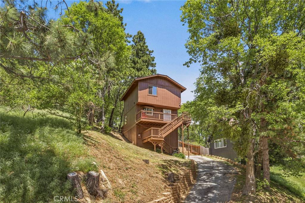 500 Dorn DR, Crestline, CA 92325