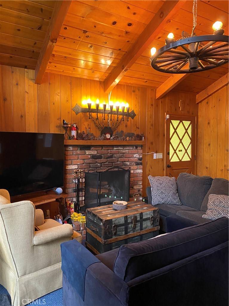 Twin Peaks, CA 92391,558 Rose LN