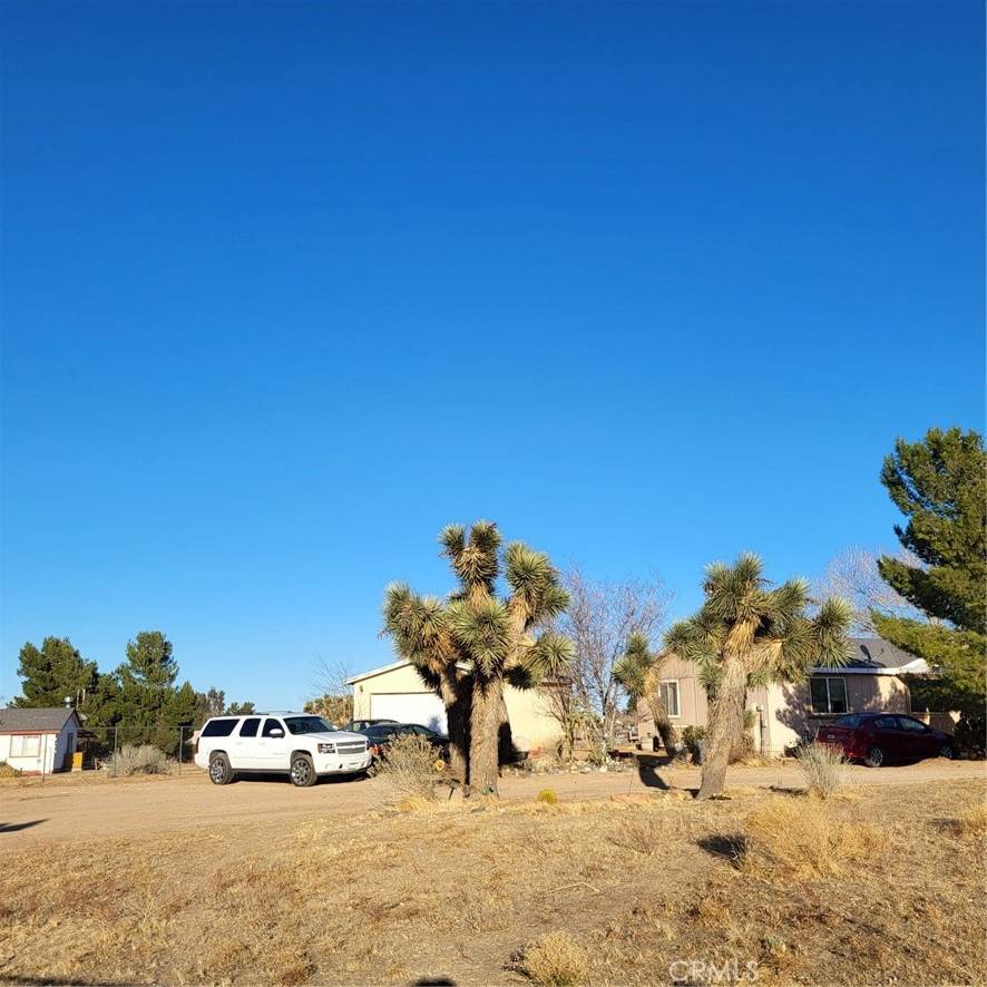 9389 Smith RD, Phelan, CA 92371