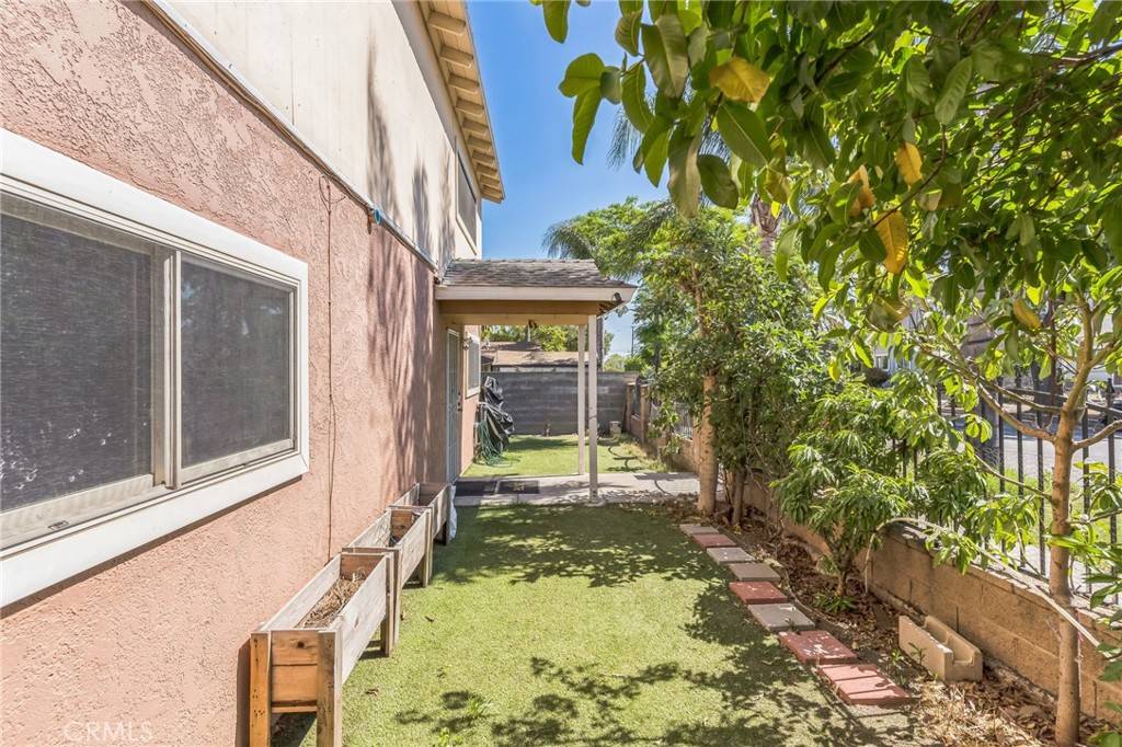 Ontario, CA 91764,418 N Berlyn AVE