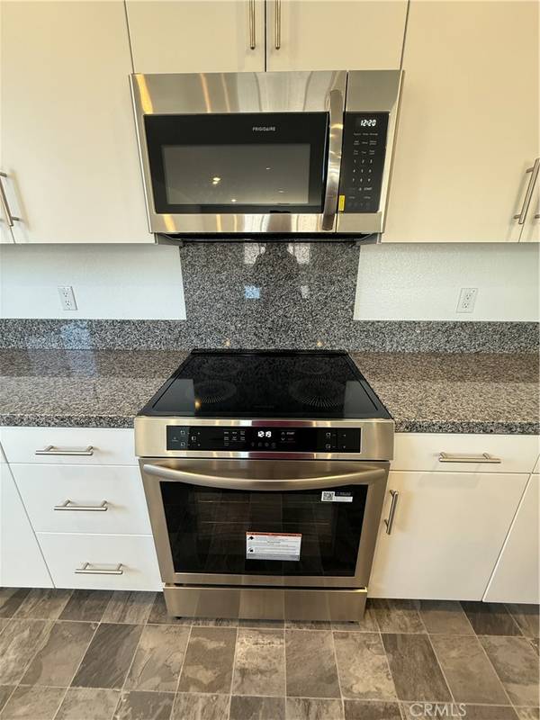 Perris, CA 92570,333 Sunny Oak lane