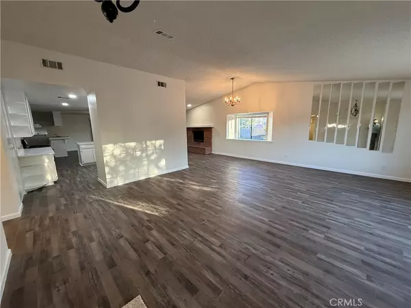 Apple Valley, CA 92307,15332 Tuscola RD