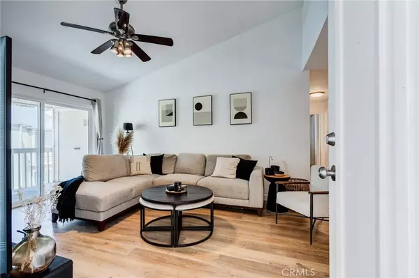 Yorba Linda, CA 92887,23502 Cambridge RD #306