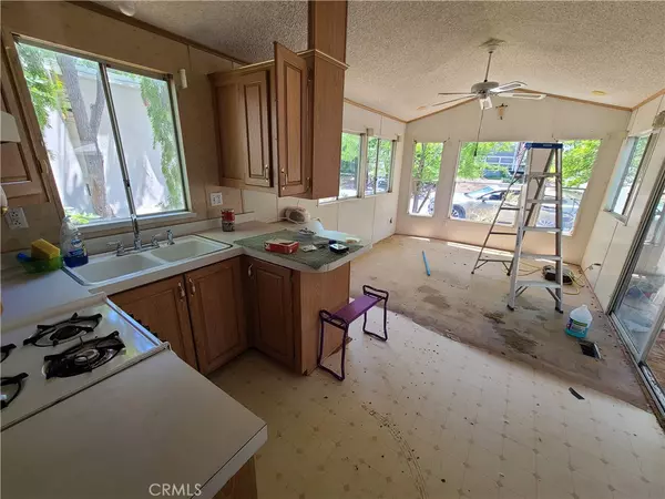 Perris, CA 92570,26734 Peach #112