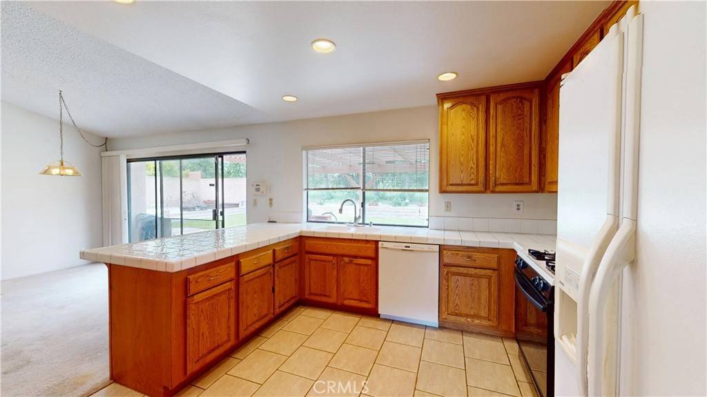 Thousand Oaks, CA 91360,205 Cedar Heights DR