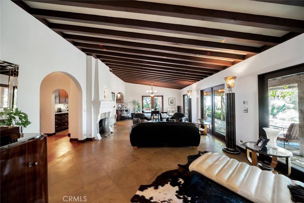 Los Angeles, CA 90068,2055 Mound ST
