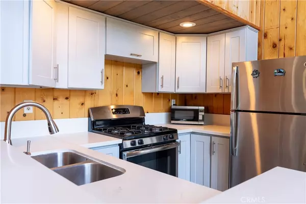 Lake Arrowhead, CA 92352,26503 Amador LN