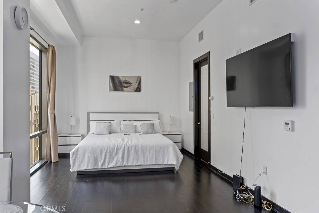 Los Angeles, CA 90017,655 S Hope ST #903