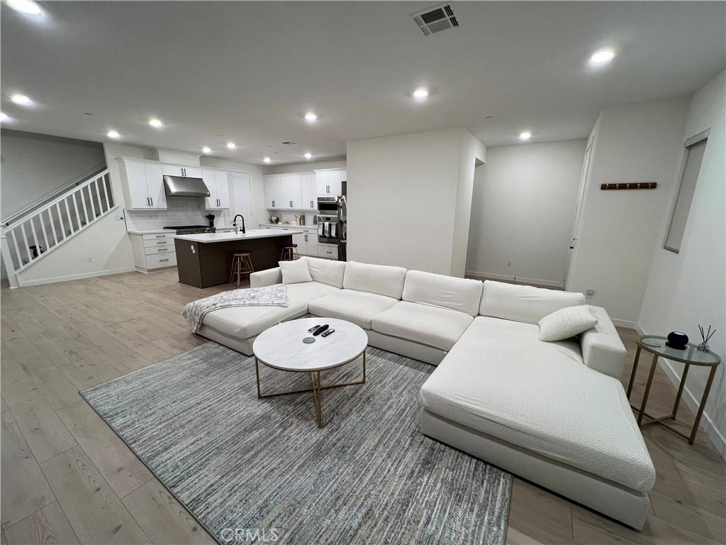 Valencia, CA 91381,27636 Symphony PL