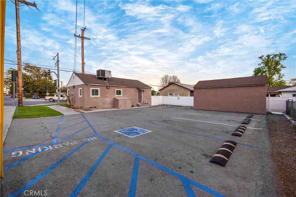 Fontana, CA 92335,8312 Juniper AVE