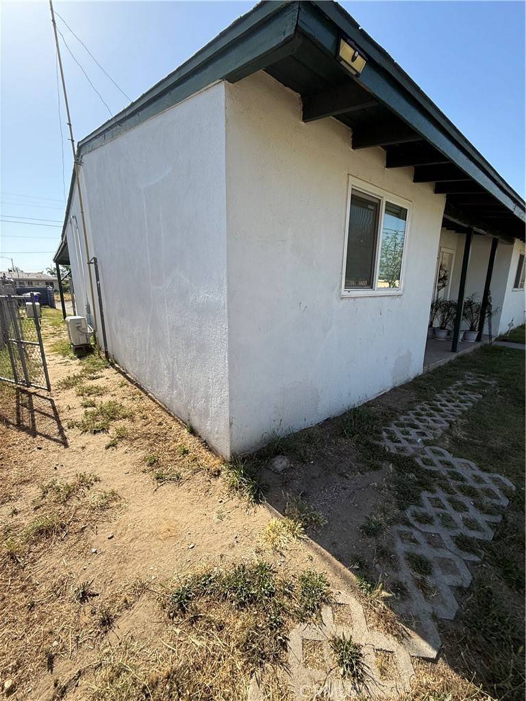 9416 Cedar AVE, Bloomington, CA 92316