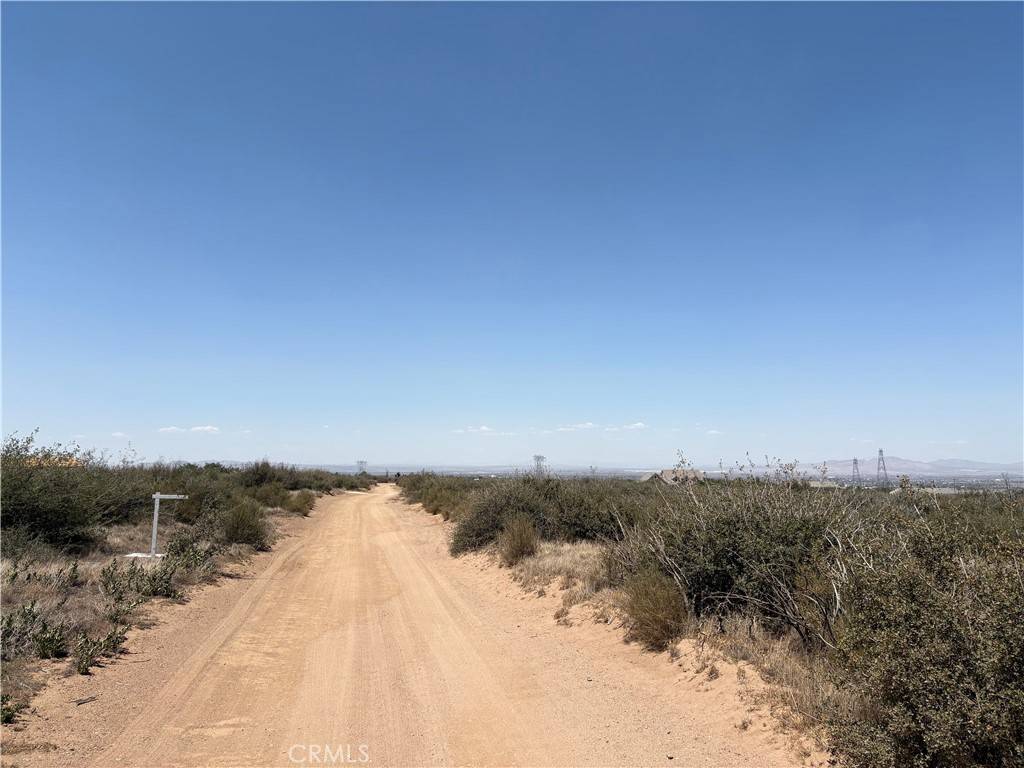Phelan, CA 92371,0 White RD