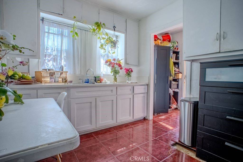 628 E 76th PL, Los Angeles, CA 90001