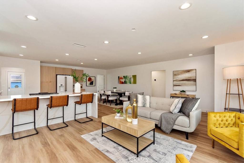 Inglewood, CA 90305,8021 1/2 west